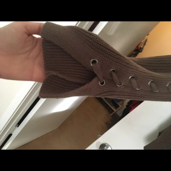 Trendy Lace-up Cropped Sweater. - Picture 3 of 5